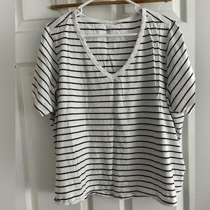 Old Navy. 2x. Black and white stripe t shirt